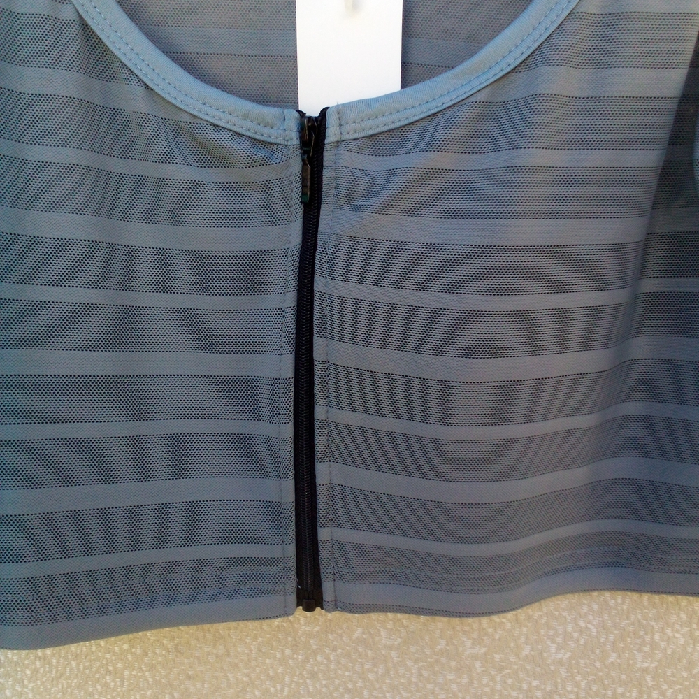 NWT! Zip-Front Sport Bra - Picture 4 of 16